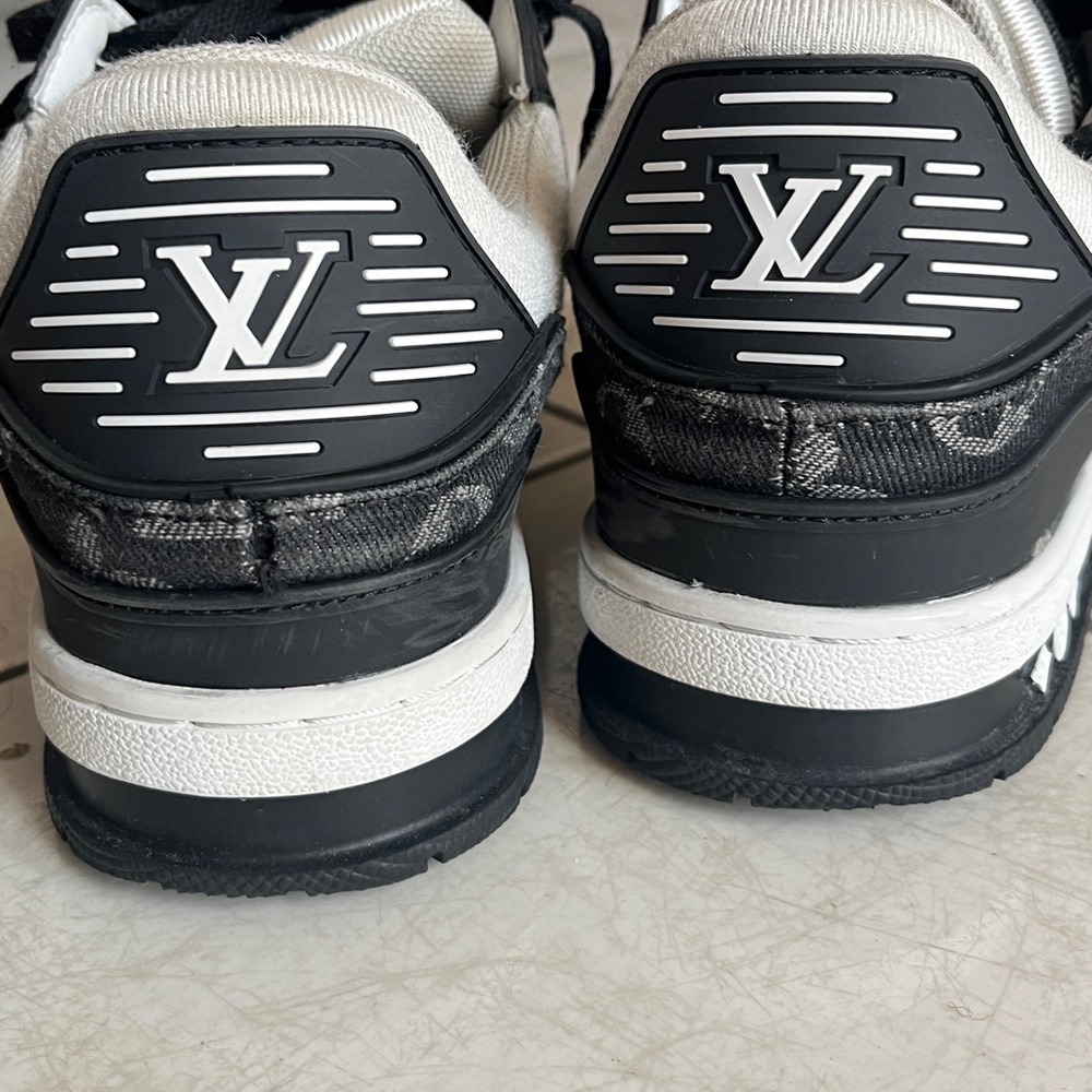 Louis Vuitton Monochrome Leather Sneakers - Picture 3 of 4